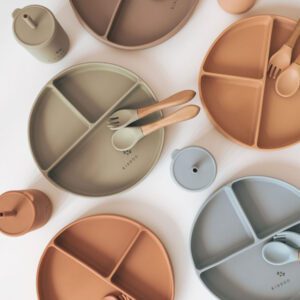 Silikoonist nõudekomplekt — vastupidav ja praktiline valik lapse esimesteks ampsudeks